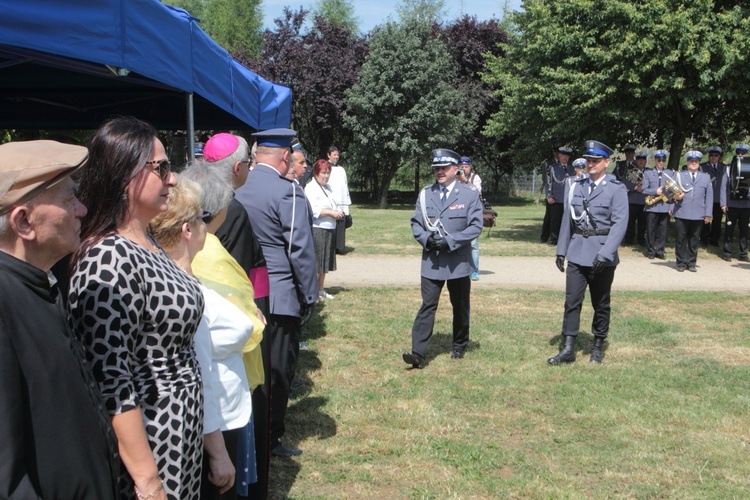 Policyjne Dęby Pamięci w Legnicy