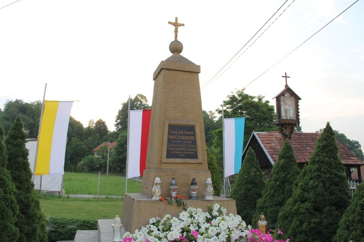 Błogosławieństwo kaplicy cmentarnej i odnowionych organów w Podegrodziu