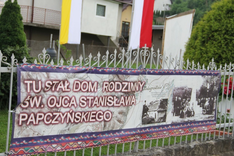 Błogosławieństwo kaplicy cmentarnej i odnowionych organów w Podegrodziu