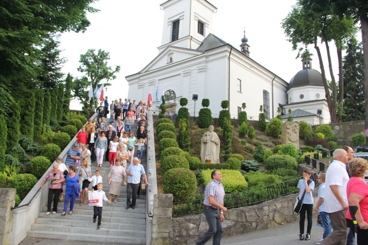 Błogosławieństwo kaplicy cmentarnej i odnowionych organów w Podegrodziu