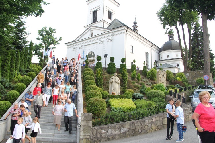 Błogosławieństwo kaplicy cmentarnej i odnowionych organów w Podegrodziu