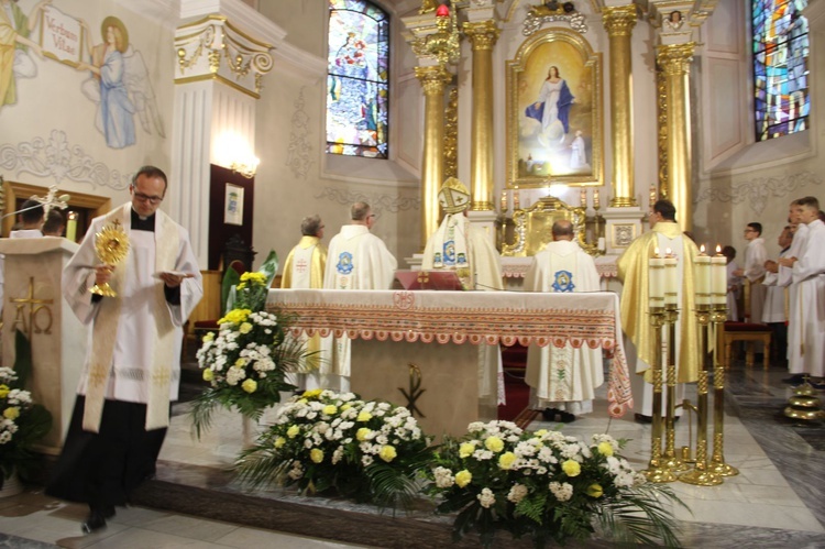 Błogosławieństwo kaplicy cmentarnej i odnowionych organów w Podegrodziu