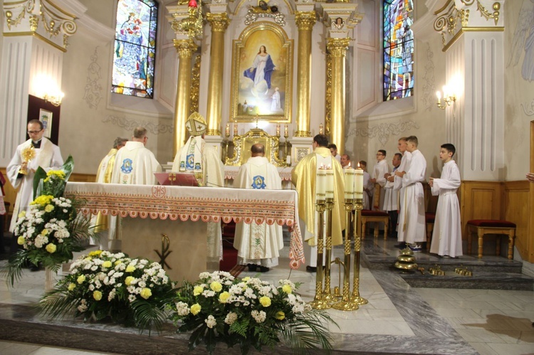 Błogosławieństwo kaplicy cmentarnej i odnowionych organów w Podegrodziu