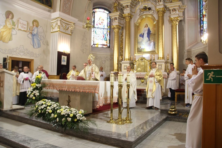 Błogosławieństwo kaplicy cmentarnej i odnowionych organów w Podegrodziu