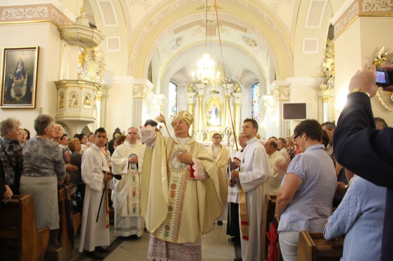 Błogosławieństwo kaplicy cmentarnej i odnowionych organów w Podegrodziu