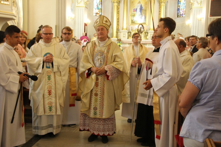 Błogosławieństwo kaplicy cmentarnej i odnowionych organów w Podegrodziu