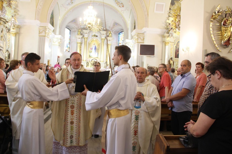 Błogosławieństwo kaplicy cmentarnej i odnowionych organów w Podegrodziu