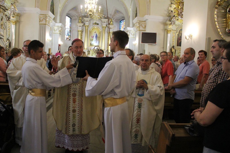 Błogosławieństwo kaplicy cmentarnej i odnowionych organów w Podegrodziu
