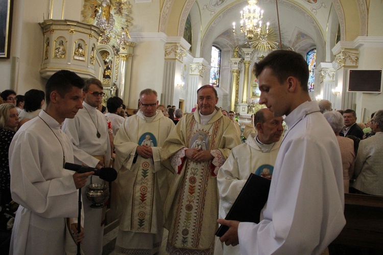 Błogosławieństwo kaplicy cmentarnej i odnowionych organów w Podegrodziu