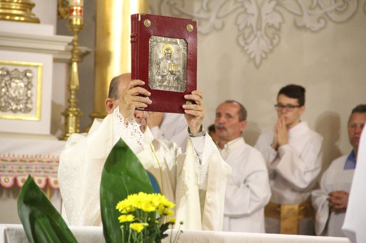 Błogosławieństwo kaplicy cmentarnej i odnowionych organów w Podegrodziu