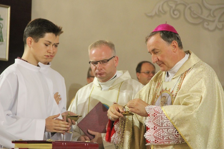 Błogosławieństwo kaplicy cmentarnej i odnowionych organów w Podegrodziu