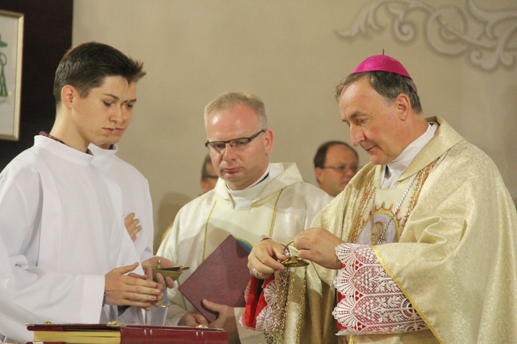 Błogosławieństwo kaplicy cmentarnej i odnowionych organów w Podegrodziu