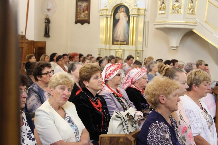 Błogosławieństwo kaplicy cmentarnej i odnowionych organów w Podegrodziu