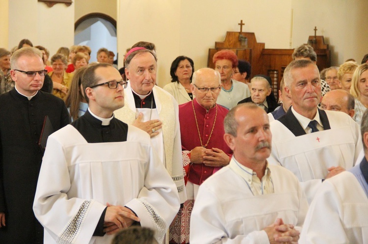 Błogosławieństwo kaplicy cmentarnej i odnowionych organów w Podegrodziu