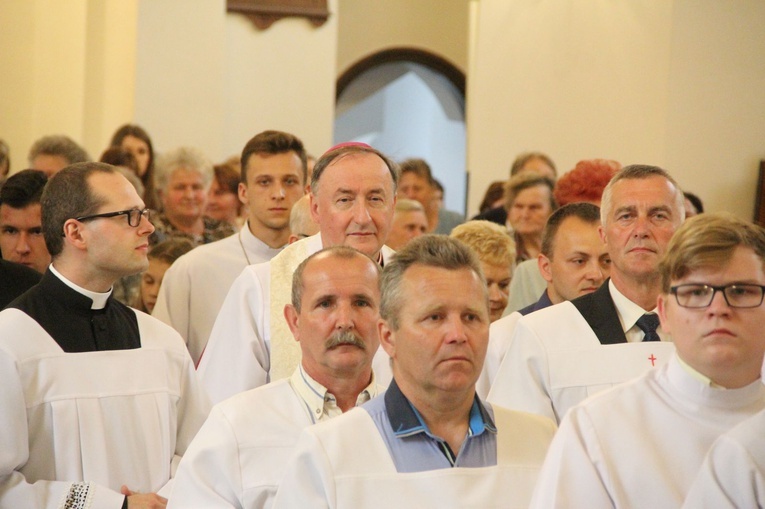 Błogosławieństwo kaplicy cmentarnej i odnowionych organów w Podegrodziu