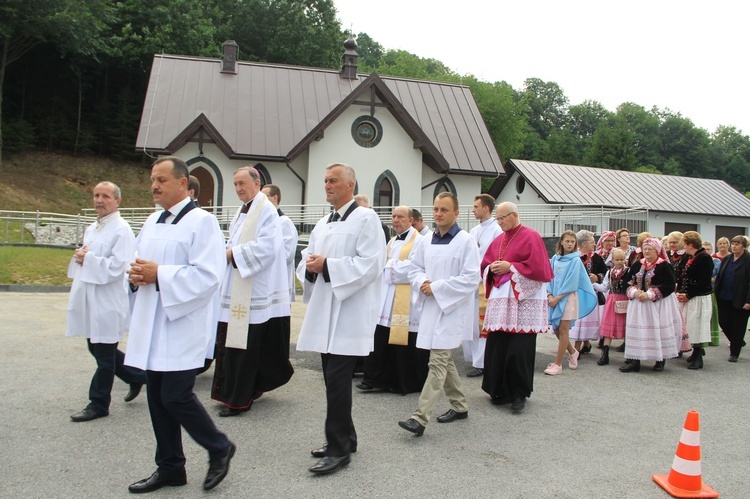 Błogosławieństwo kaplicy cmentarnej i odnowionych organów w Podegrodziu