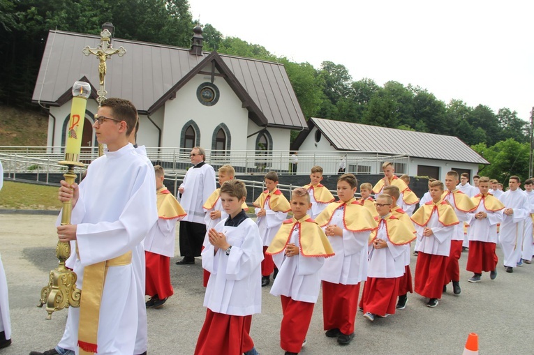 Błogosławieństwo kaplicy cmentarnej i odnowionych organów w Podegrodziu