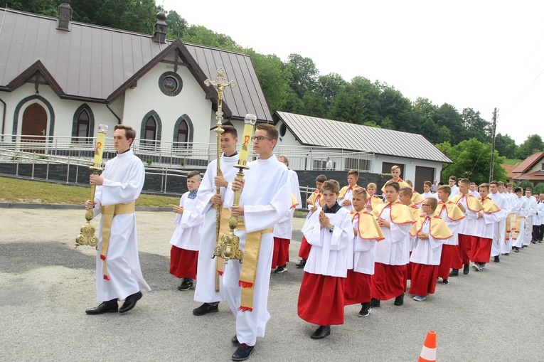 Błogosławieństwo kaplicy cmentarnej i odnowionych organów w Podegrodziu