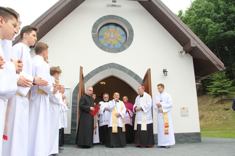 Błogosławieństwo kaplicy cmentarnej i odnowionych organów w Podegrodziu