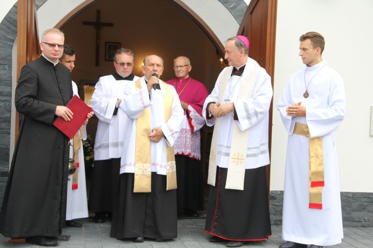 Błogosławieństwo kaplicy cmentarnej i odnowionych organów w Podegrodziu