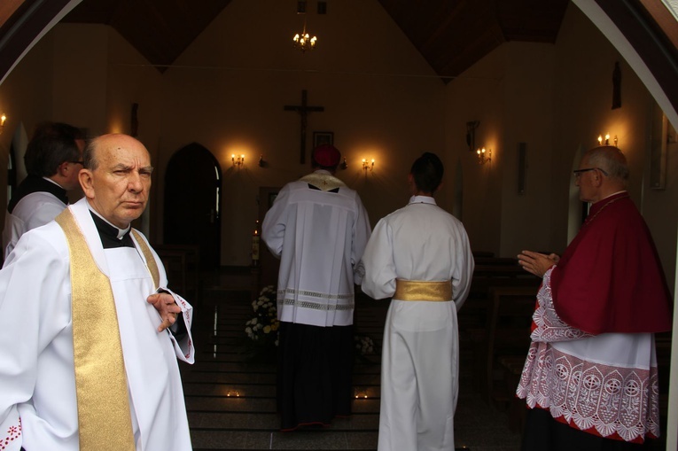 Błogosławieństwo kaplicy cmentarnej i odnowionych organów w Podegrodziu