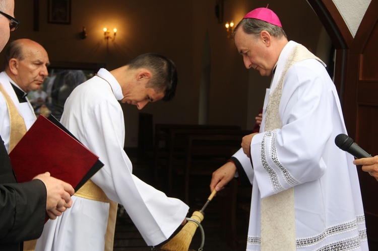 Błogosławieństwo kaplicy cmentarnej i odnowionych organów w Podegrodziu