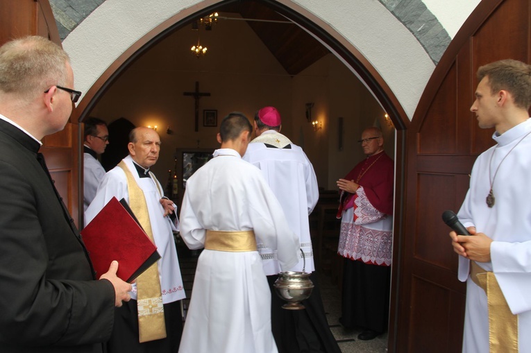 Błogosławieństwo kaplicy cmentarnej i odnowionych organów w Podegrodziu