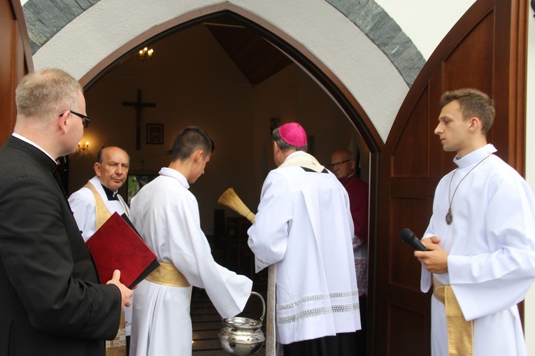 Błogosławieństwo kaplicy cmentarnej i odnowionych organów w Podegrodziu