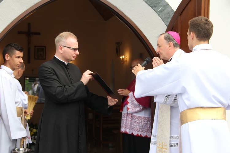 Błogosławieństwo kaplicy cmentarnej i odnowionych organów w Podegrodziu