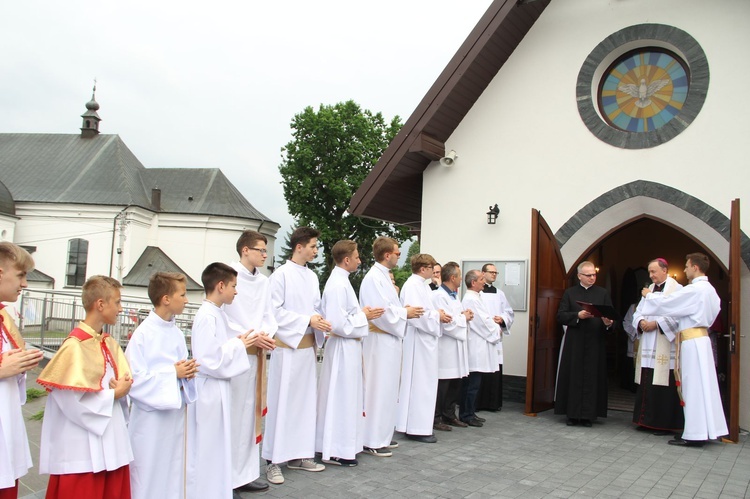 Błogosławieństwo kaplicy cmentarnej i odnowionych organów w Podegrodziu