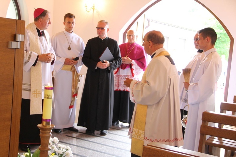 Błogosławieństwo kaplicy cmentarnej i odnowionych organów w Podegrodziu