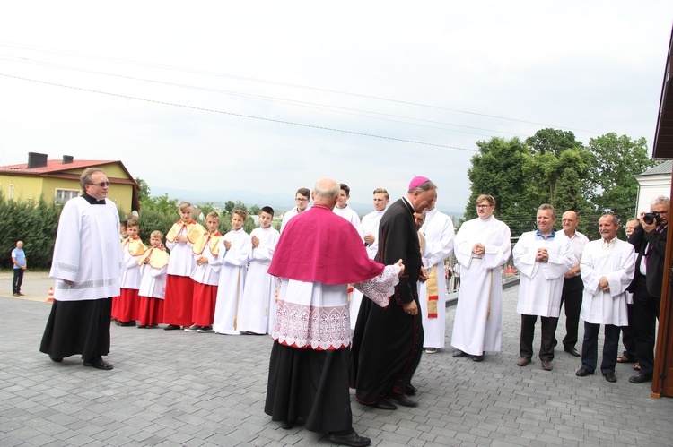 Błogosławieństwo kaplicy cmentarnej i odnowionych organów w Podegrodziu