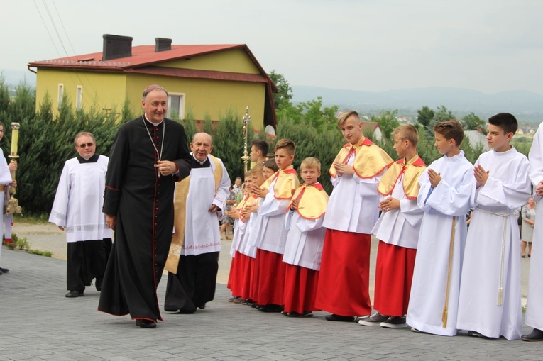 Błogosławieństwo kaplicy cmentarnej i odnowionych organów w Podegrodziu