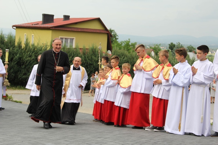 Błogosławieństwo kaplicy cmentarnej i odnowionych organów w Podegrodziu