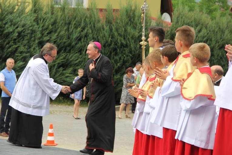 Błogosławieństwo kaplicy cmentarnej i odnowionych organów w Podegrodziu