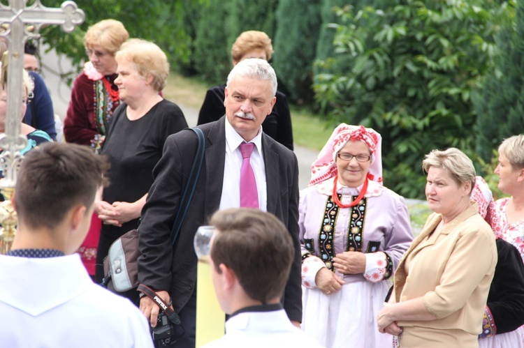 Błogosławieństwo kaplicy cmentarnej i odnowionych organów w Podegrodziu