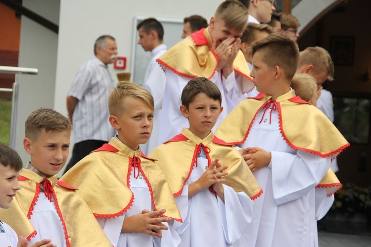 Błogosławieństwo kaplicy cmentarnej i odnowionych organów w Podegrodziu