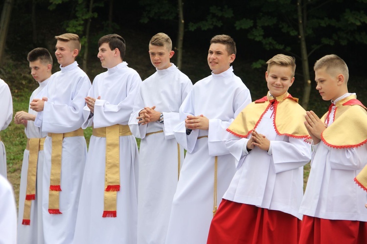 Błogosławieństwo kaplicy cmentarnej i odnowionych organów w Podegrodziu