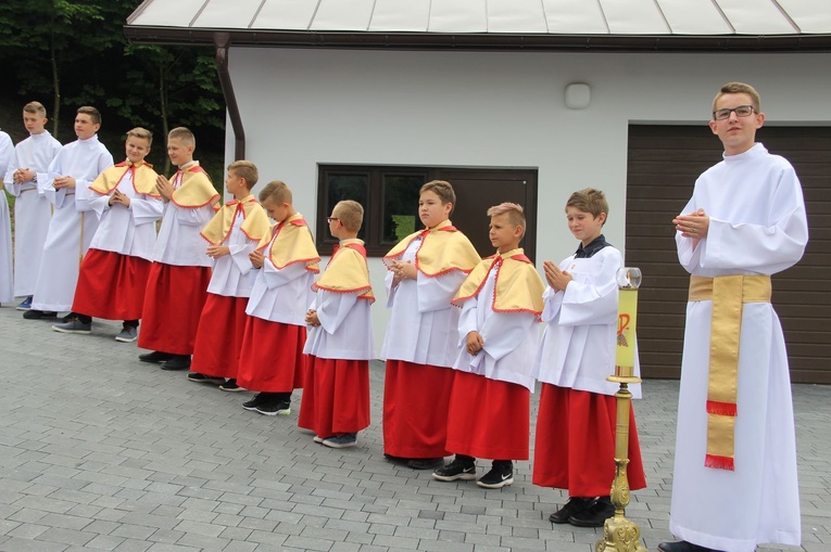 Błogosławieństwo kaplicy cmentarnej i odnowionych organów w Podegrodziu