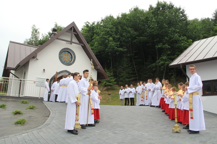 Błogosławieństwo kaplicy cmentarnej i odnowionych organów w Podegrodziu