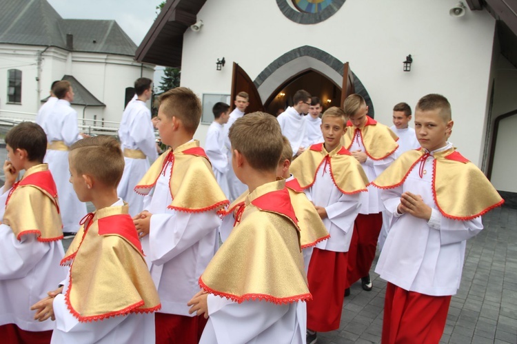 Błogosławieństwo kaplicy cmentarnej i odnowionych organów w Podegrodziu