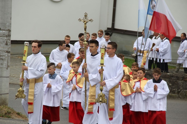 Błogosławieństwo kaplicy cmentarnej i odnowionych organów w Podegrodziu