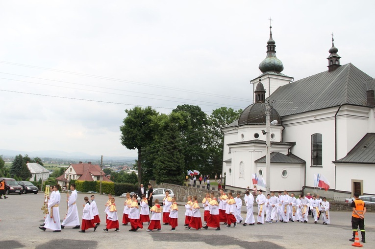 Błogosławieństwo kaplicy cmentarnej i odnowionych organów w Podegrodziu