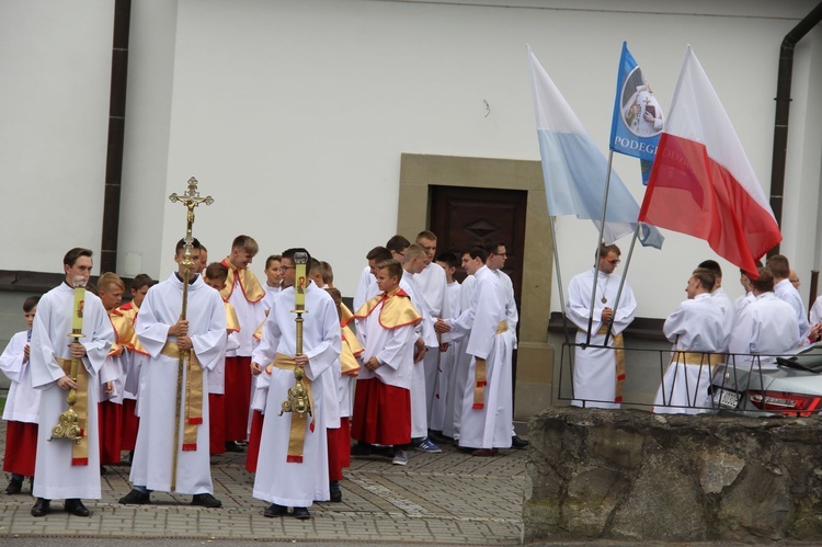 Błogosławieństwo kaplicy cmentarnej i odnowionych organów w Podegrodziu