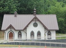 Błogosławieństwo kaplicy cmentarnej i odnowionych organów w Podegrodziu