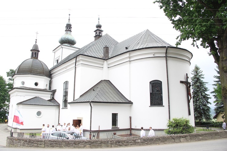 Błogosławieństwo kaplicy cmentarnej i odnowionych organów w Podegrodziu