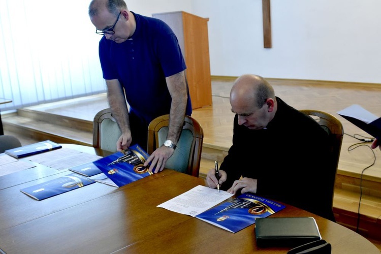 Wręczenie dekretów przez bp. Ignacego