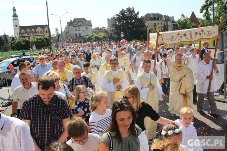 Procesja Bożego Ciała na ulicach Głogowa