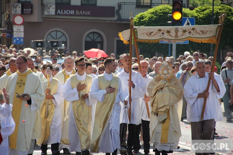 Procesja Bożego Ciała na ulicach Głogowa