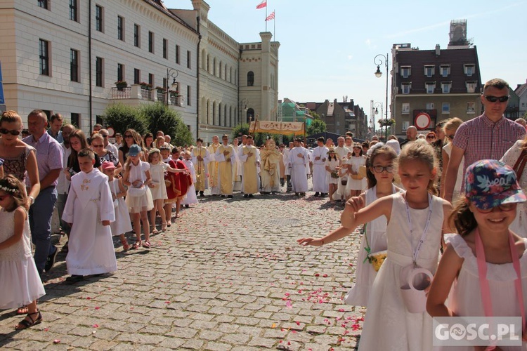 Procesja Bożego Ciała na ulicach Głogowa